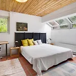بيت للعطل Charming Split-level On Scenic Helgenaes *