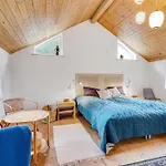 بيت للعطل Charming Split-level On Scenic Helgenaes Knebel